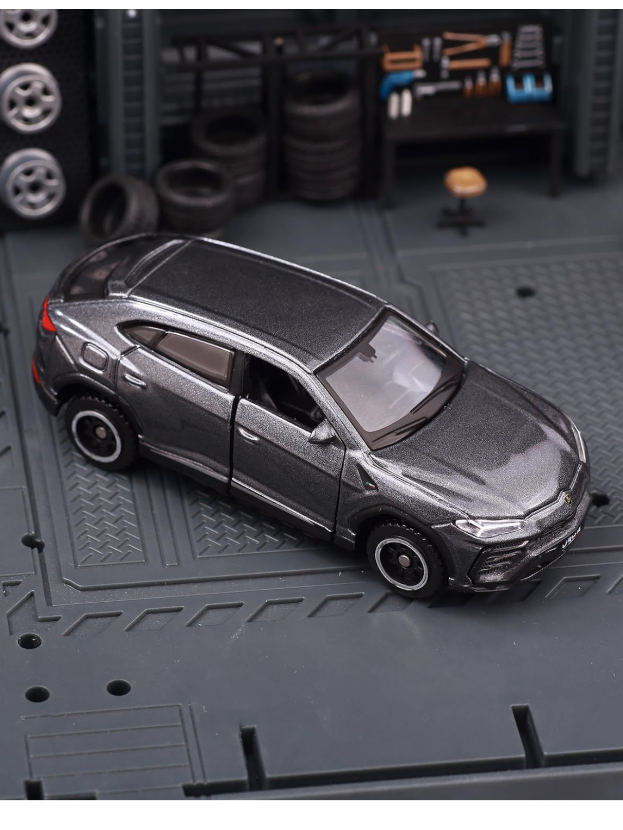 Bburago Sports Cars Edition Lamborghini Urus 1:64 Scale