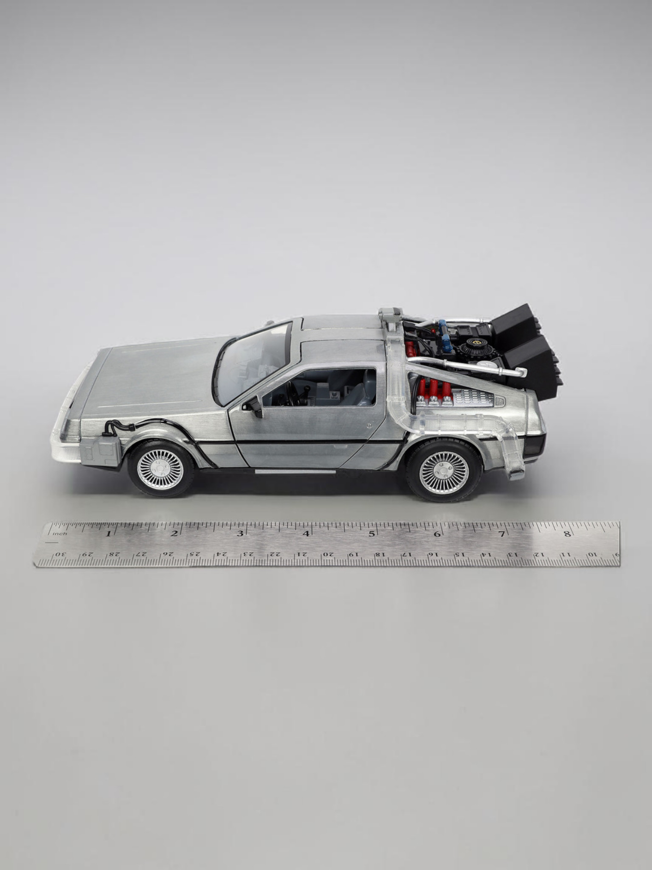 Jada Back To The Future Time Machine With Light Hollywood Rides Imported 1:24 Scale Diecast Model