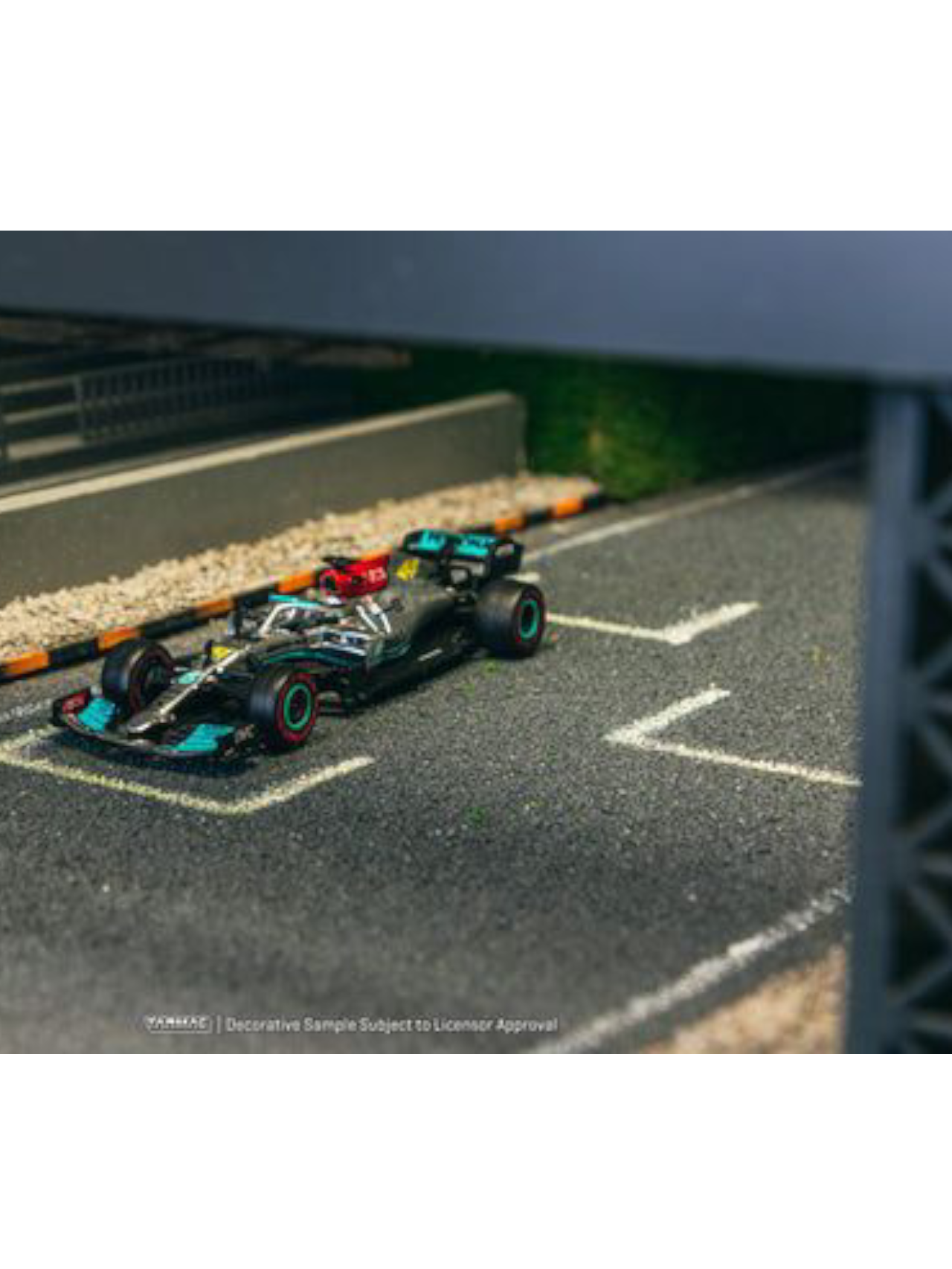Tarmac Works Formula 1 Mercedes-AMG F1 W12 E Performance Las Vegas Grand Prix Launch Party 1:64 Scale