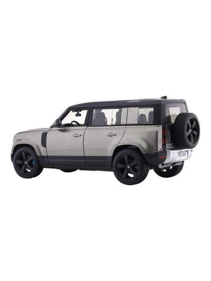 Bburago 2022 Land Rover Defender 110 ( 1:24 Scale )