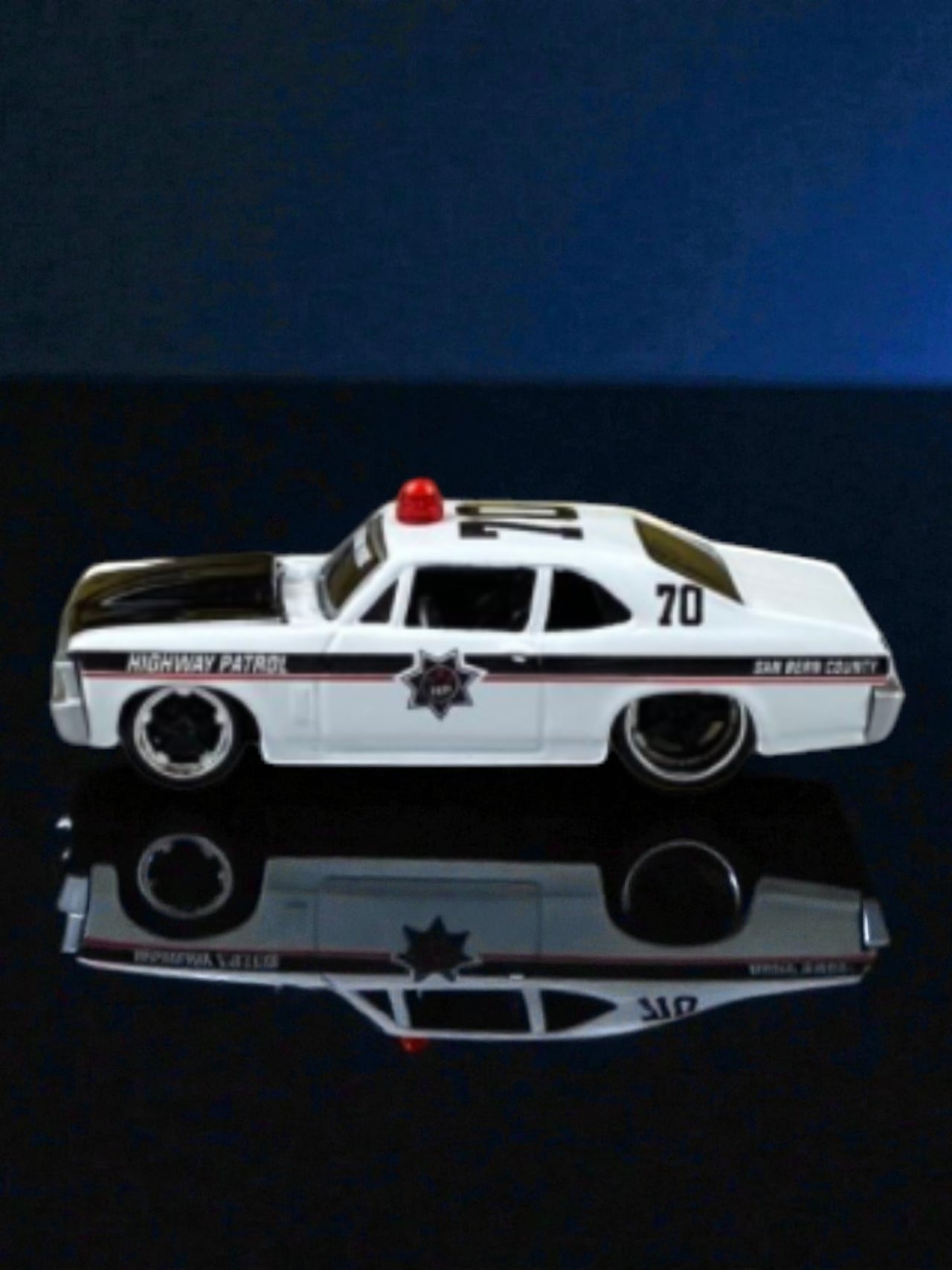 Bburago "1970 CHEVROLET Nova" Highway patrol 1:64 Scale