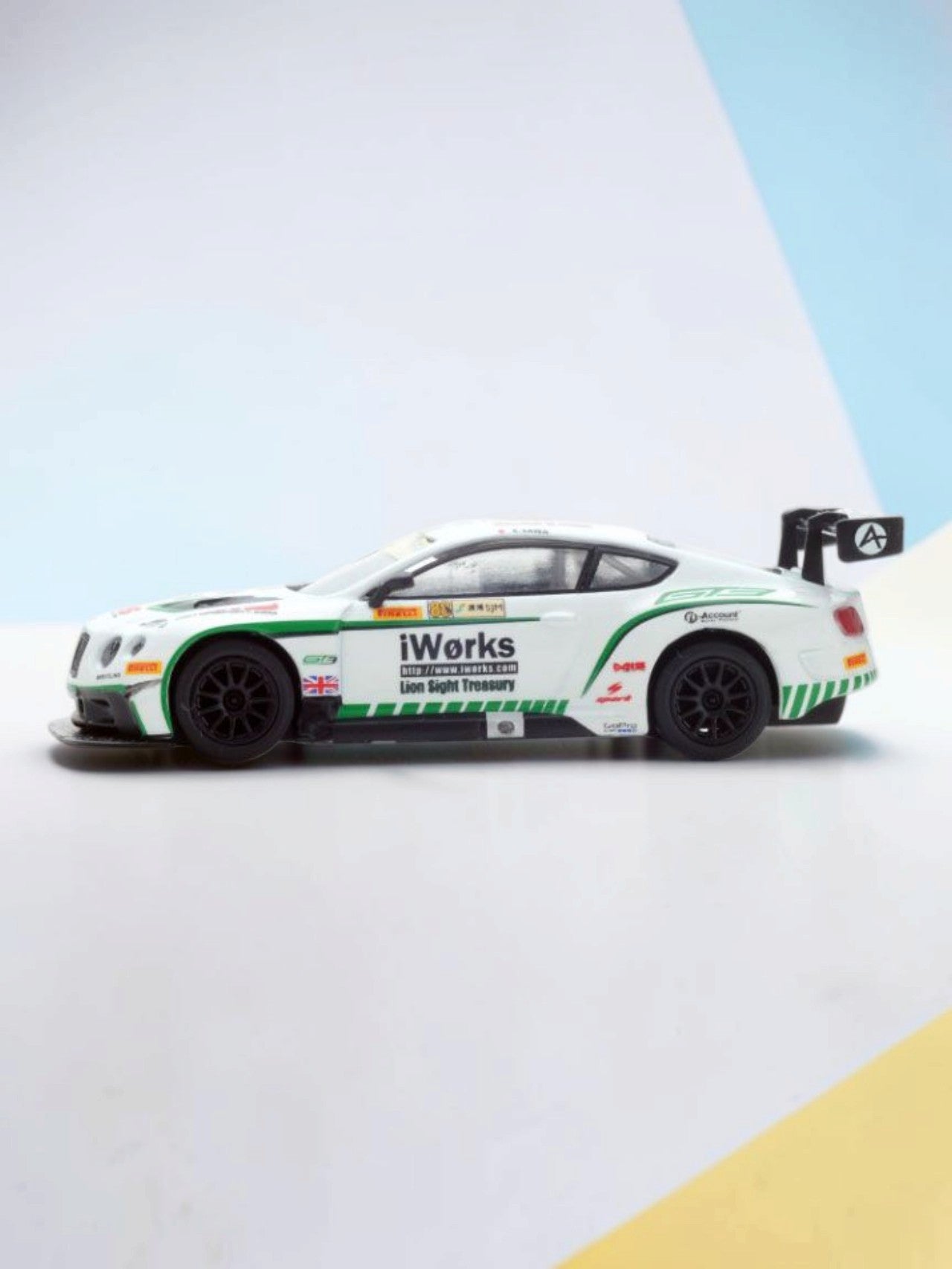 SPARK "Bentley Continental GT3 No.88 Macau GP FIA GT World Cup 2015 Bentley Team Absolute 1:64 Scale
