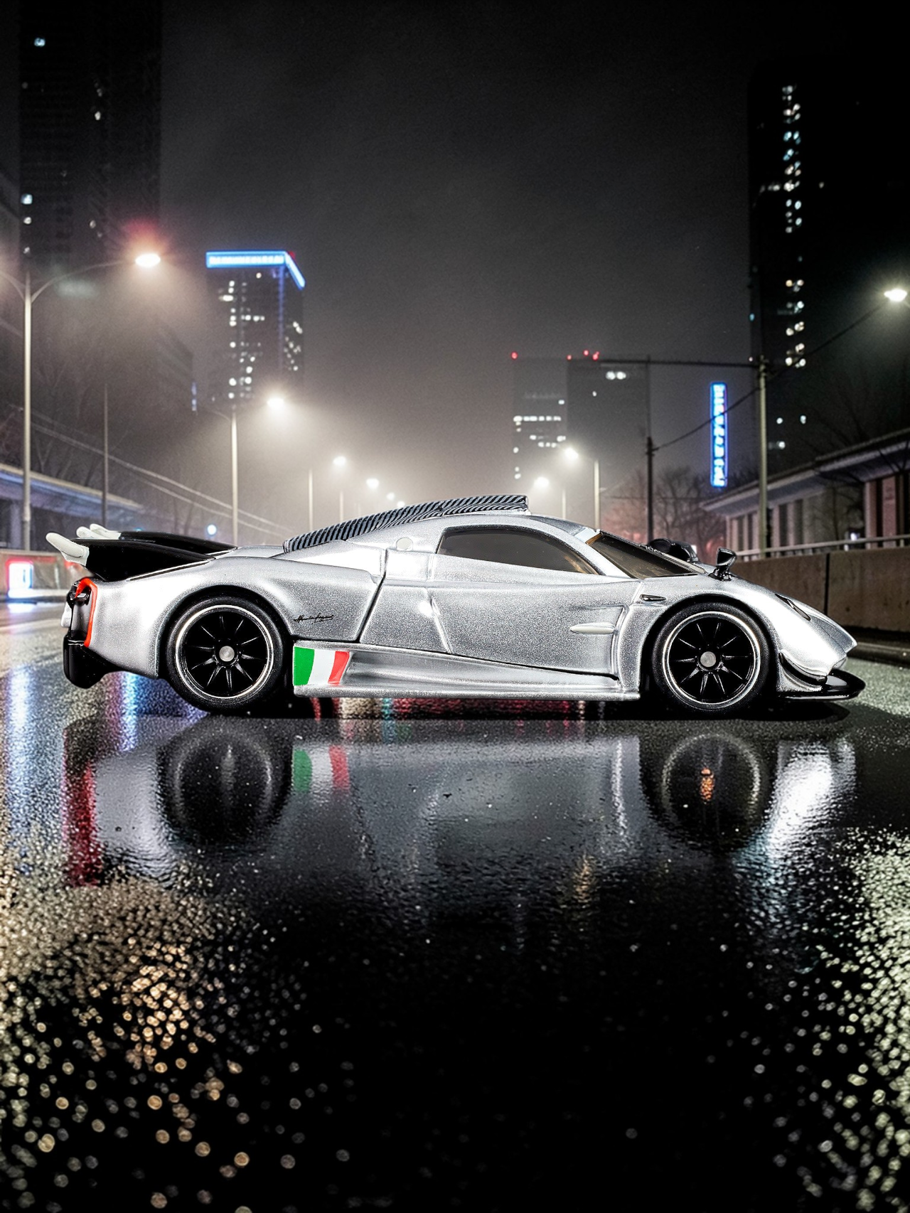 Hotwheels '21 Pagani Huayra R imported premium RLC 1:64 scale