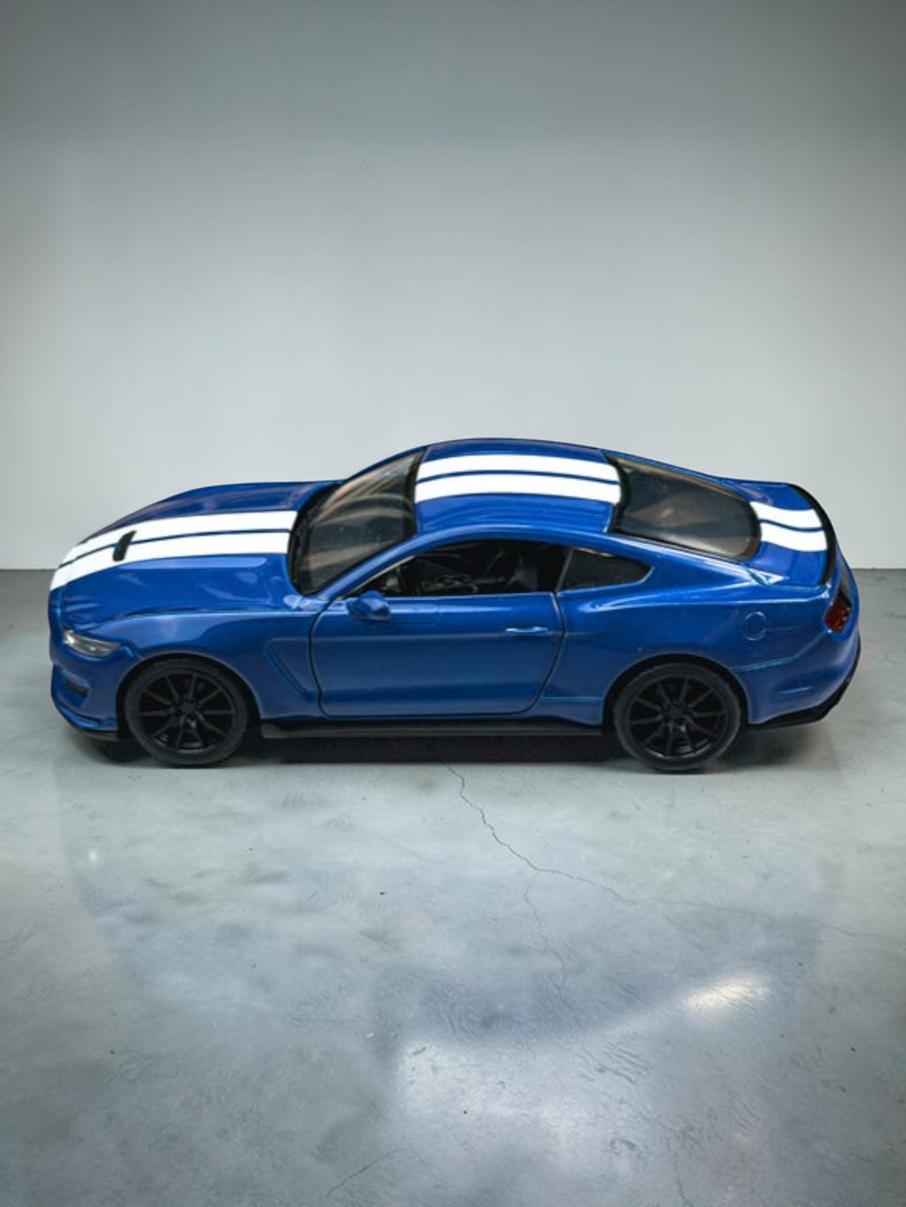 CCA Ford Mustang Shelby Gt350 (Blue) Diecast Model with box 1:64 Scale S11-01