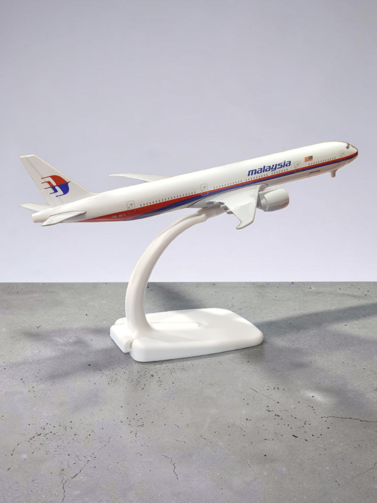 Aircraft Malaysia Airlines 9M-MPK Classic White Diecast Metal With Display Stand (20cm) Scale landing Wheels Airplane (No.317)