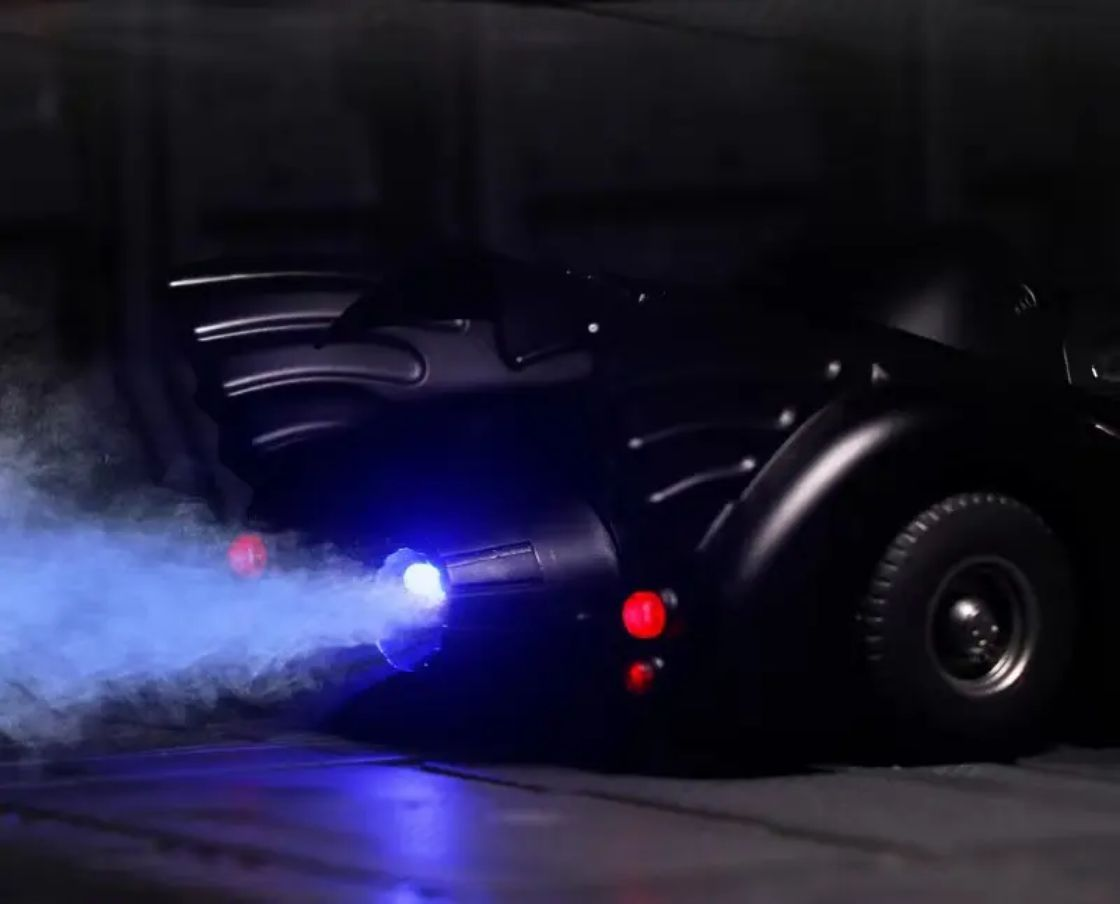 QY Toys 1989-Batmobile 1:24 Scale (Official Licensed Product)