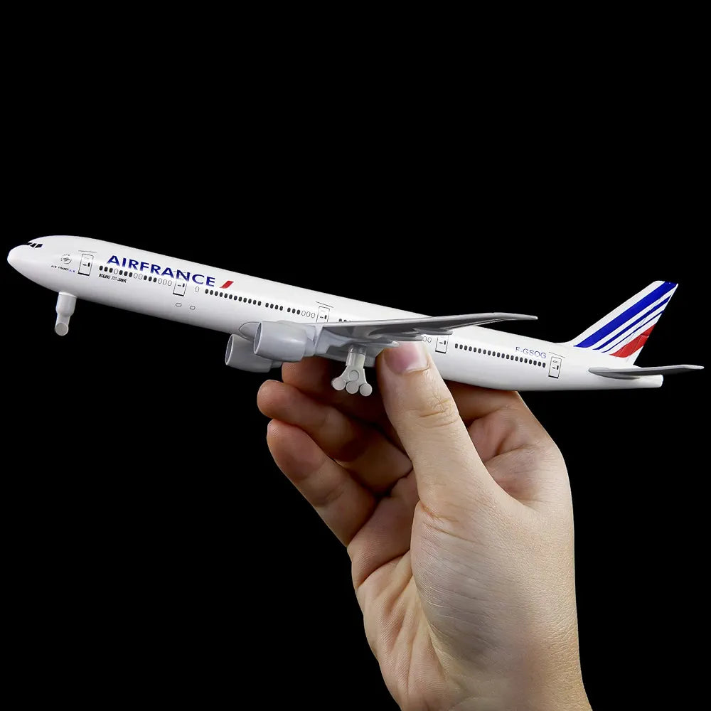 Aircraft 'Airfrance Boeing 777 F-GSOG Diecast Airplane (No.318) Display Stand With Landing Wheels 20cm" Scale ( The First Photo Shows the Actual Product )