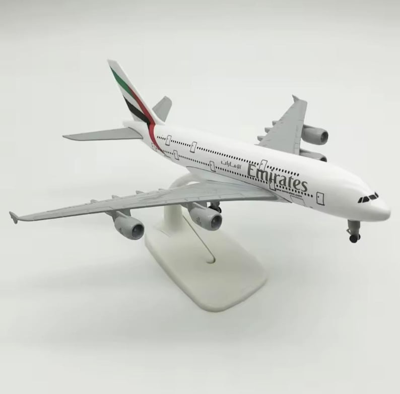Aircraft 'Emirates Airbus A380 Resign Airplane Diecast Metal Display Stand With Landing Wheels 20cm Scale (No.301)