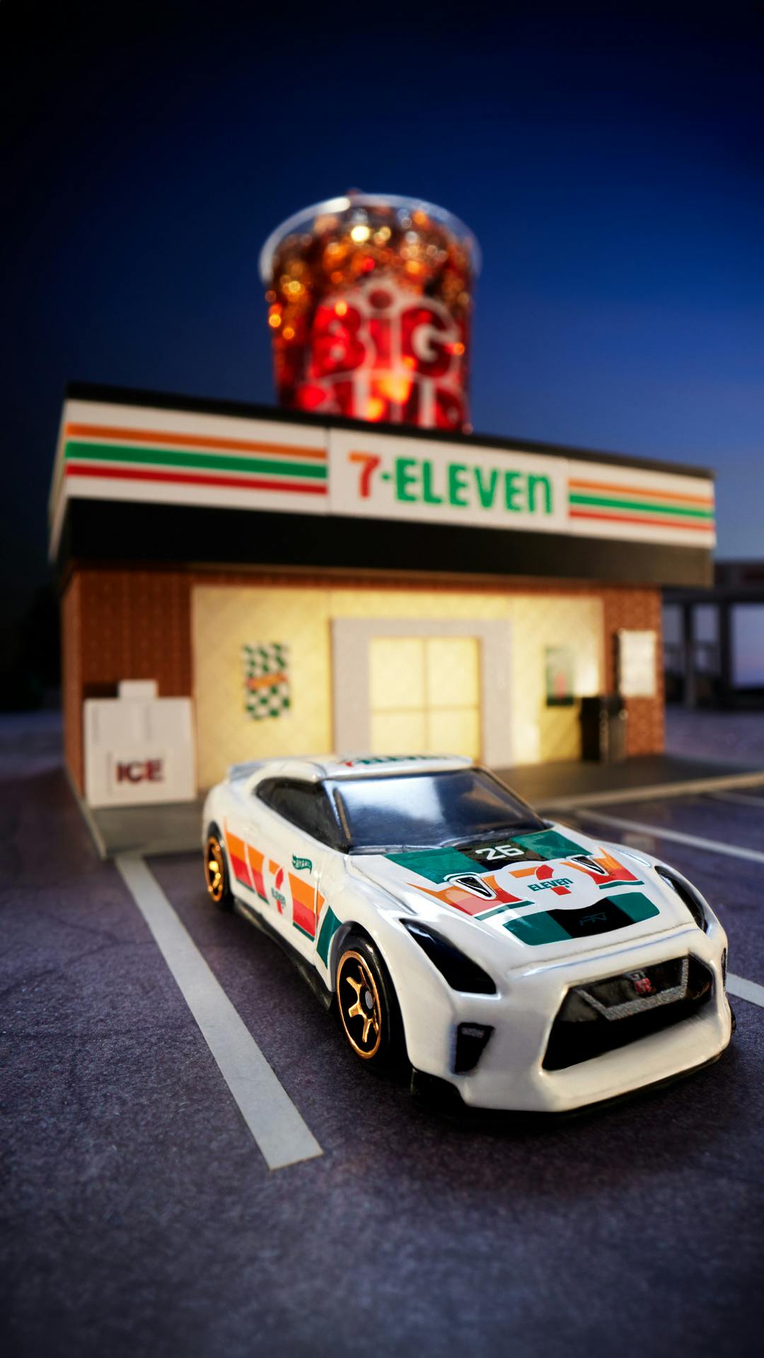 Hotwheels Silver Series seven-Eleven 7/11 2017 Nissan GT-R (R35) Imported Card Art Mainline 1:64 Scale (with protector) Card lightly Damage