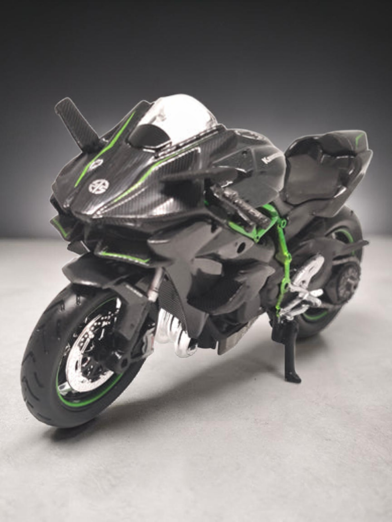 Maisto Kawasaki Ninja H2 R Imported 1:18 Scale