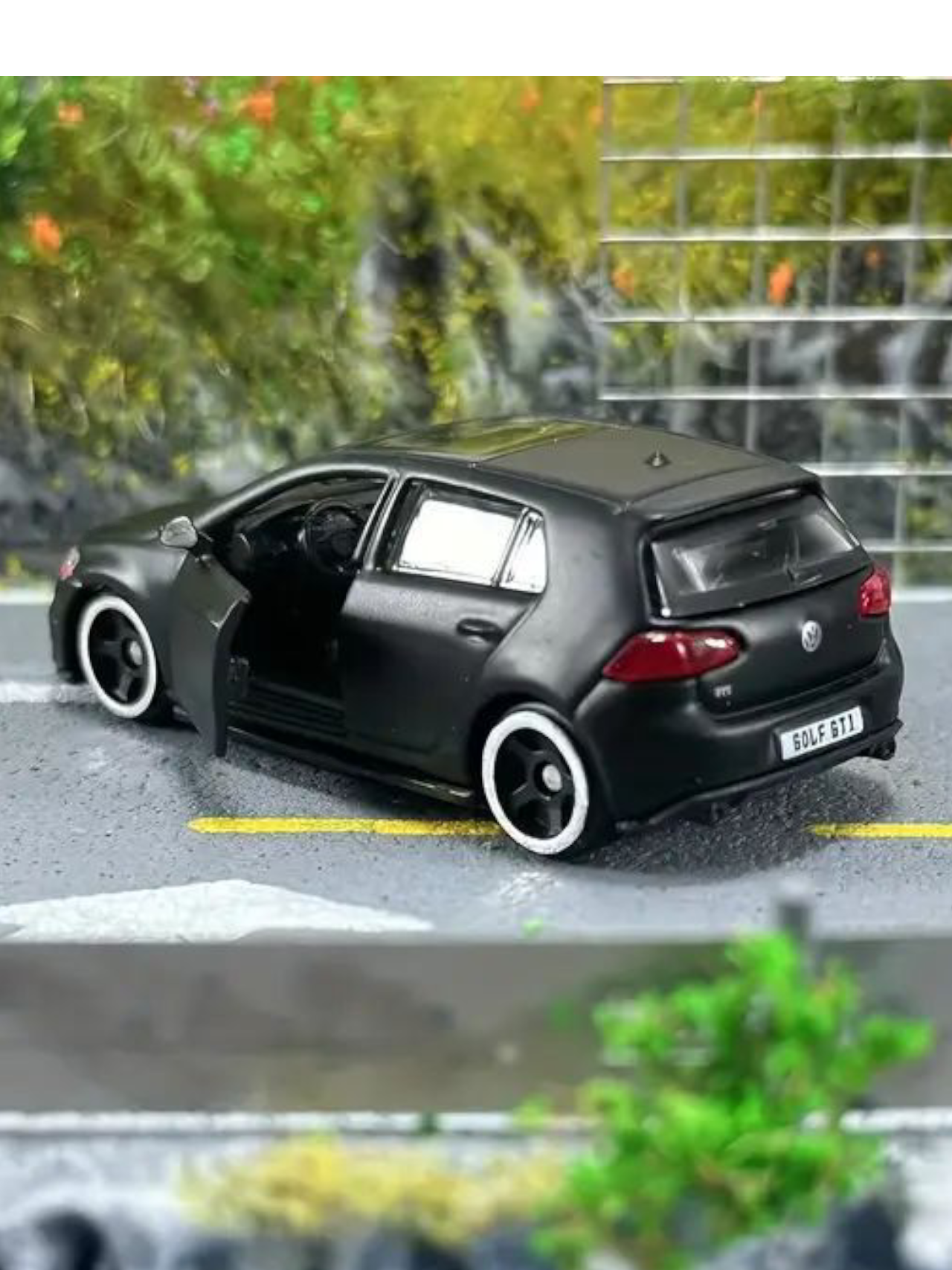 Bburago Sports Car Volkswagen Golf GTI (2017) 1:64 Scale
