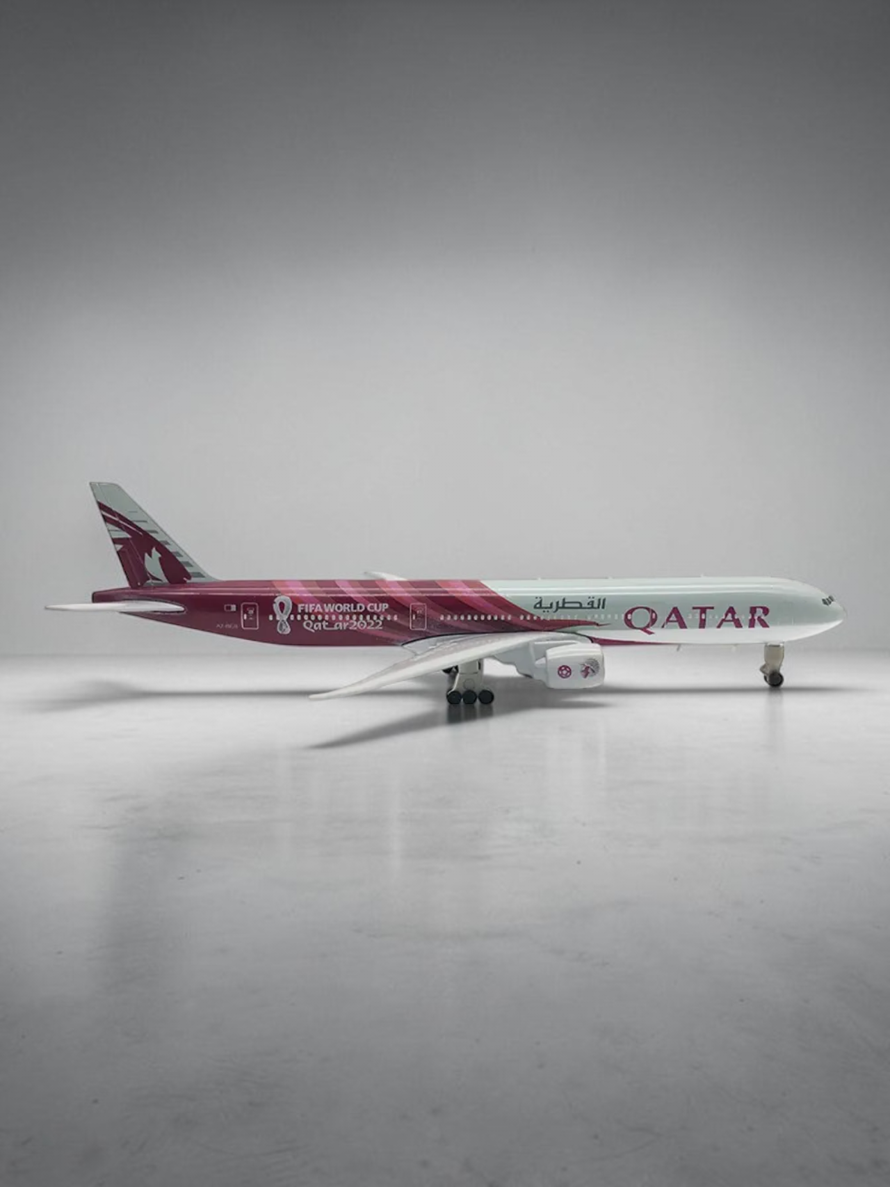 Aircraft 'Qatar Fifa World Cup Qatar2022 A7-BEB Diecast 20cm' Scale Airplane (No.315) Display Stand With Landing Wheels