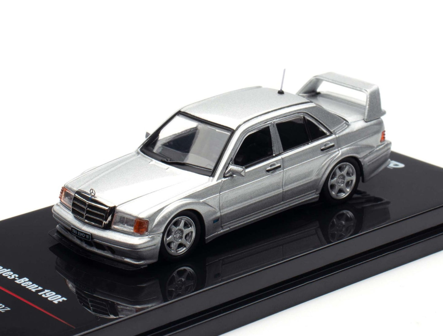 INNO64 Mercedes-Benz 190E Silver 1:64 Scale Metal Diecast IN64-190E-SIL