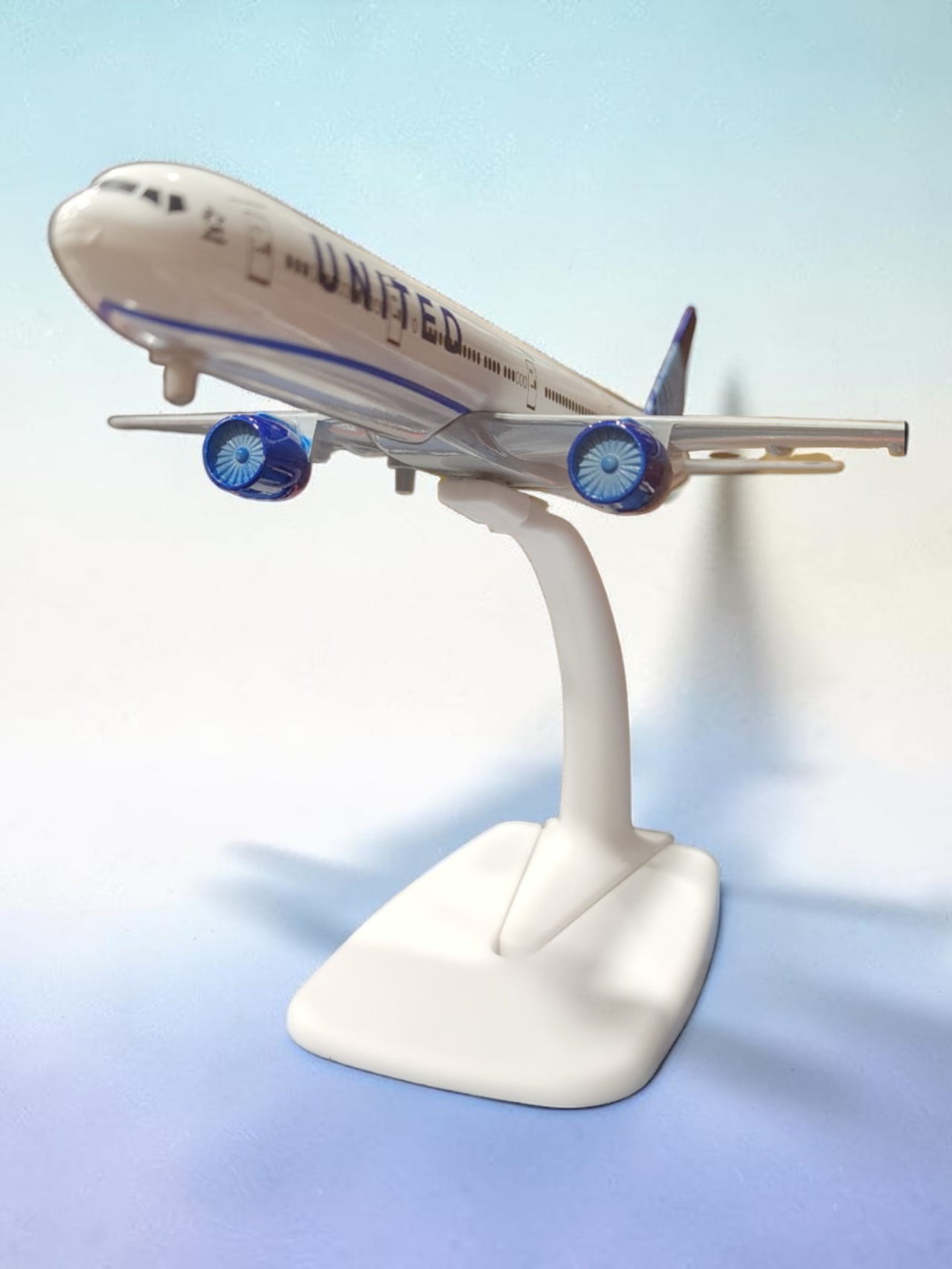 Aircraft 'U N I T E D Boeing N2250U Diecast modal 20cm Scale landing Wheels And Display Stand (No.320) Airplane