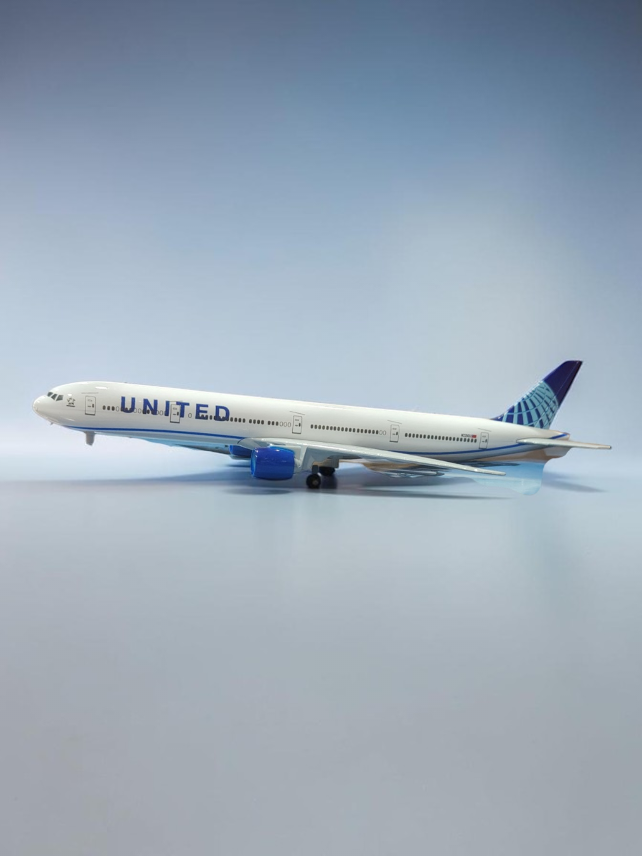 Aircraft 'U N I T E D Boeing N2250U Diecast modal 20cm Scale landing Wheels And Display Stand (No.320) Airplane