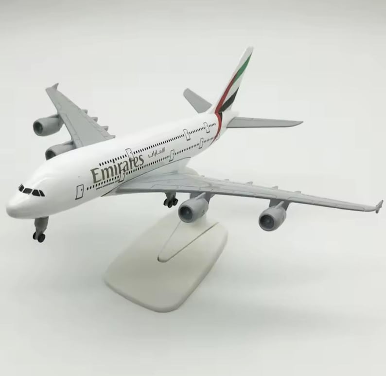 Aircraft 'Emirates Airbus A380 Resign Airplane Diecast Metal Display Stand With Landing Wheels 20cm Scale (No.301)