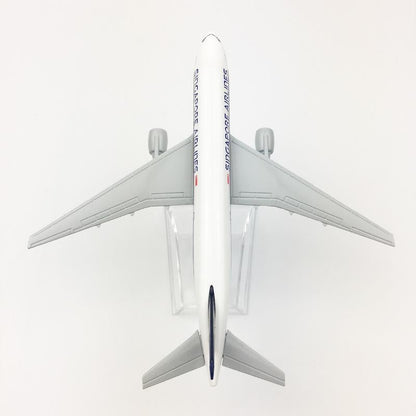 Aircraft Model Singapore Airlines Boeing 777 Model Airplane Metal Diecast 16cm (code 143)