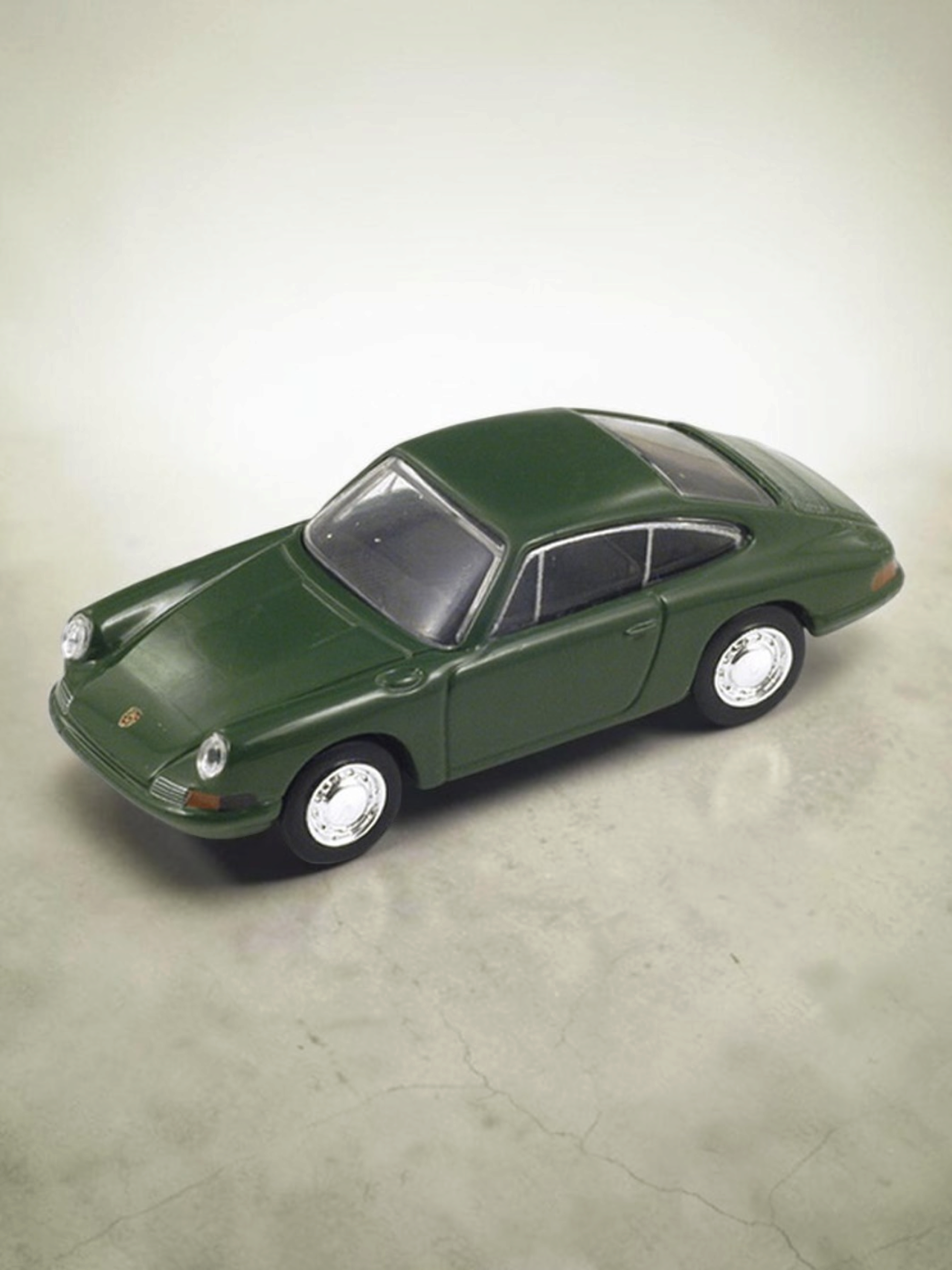 Spark "Porsche 901 Green  1:64 Scale Die-Cast Model Car | Premium Collectible