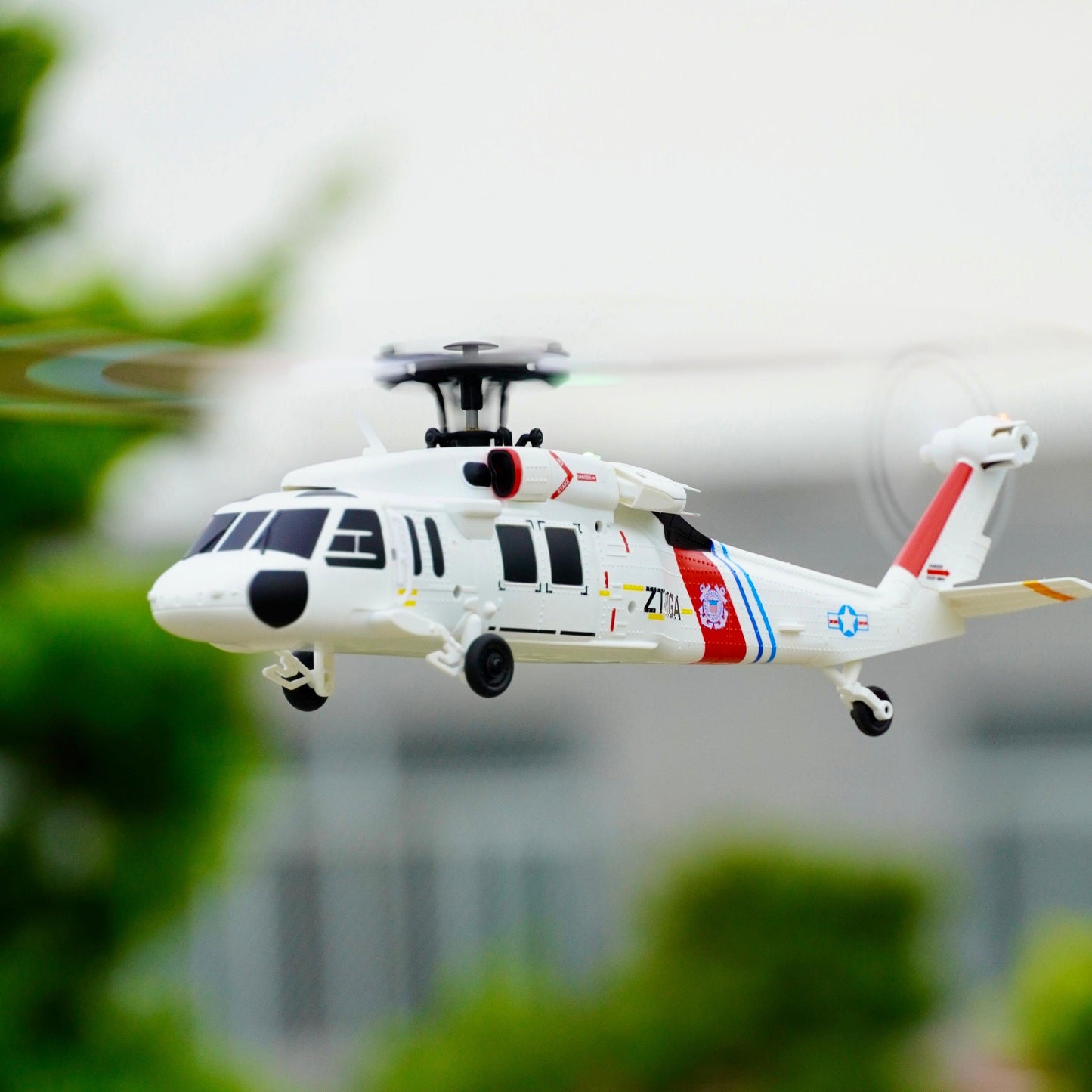 Aircraft UH-60L Black Hawk K270 Rescue Helicopter ( RC ) 2.4GHz remote control automatic height stabilization Rechargeable Battery USB Charging Cable 1:32 Scale ( K270 )