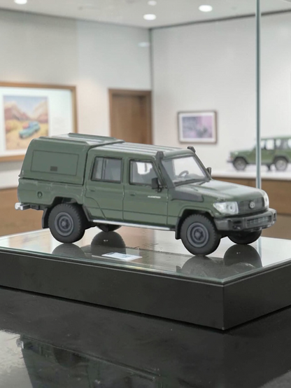 PARA64 2014 Toyota Land Cruiser LC 79 Military Green Diecast Model-1:64 Scale Classic Off-Road Legend