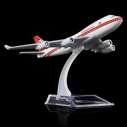 Aircraft Model Boeing 747-4H6 Malaysia Airlines Airplane 16cm (Code 126)