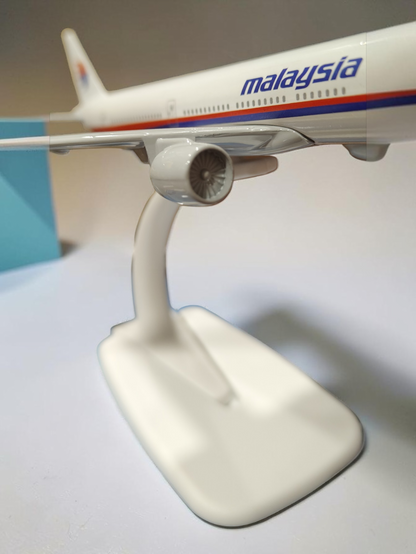 Aircraft Malaysia Airlines 9M-MPK Classic White Diecast Metal With Display Stand (20cm) Scale landing Wheels Airplane (No.317)