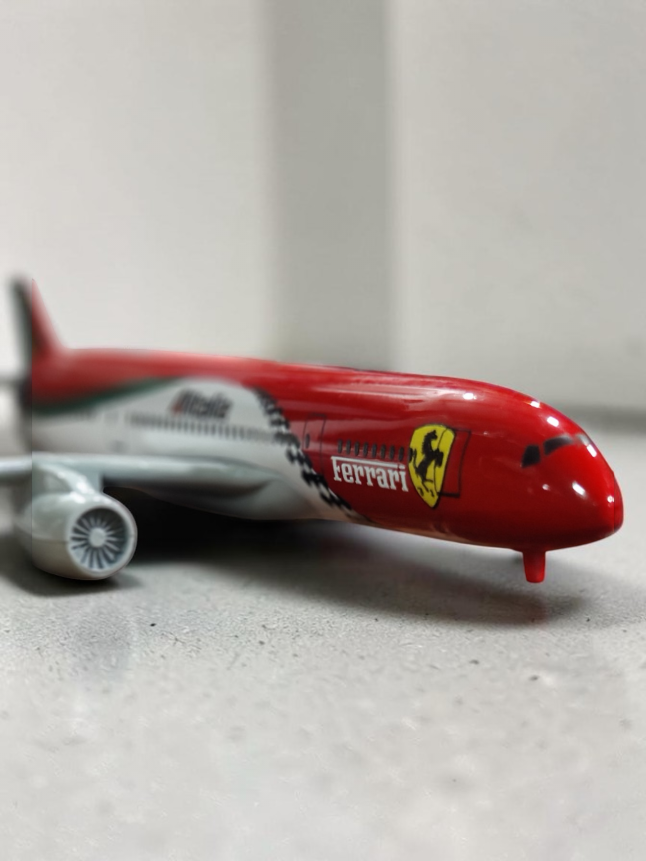 Aircraft 'Ferrari Alitalia Airlines Boeing 787 Display Stand With Landing Wheels 20cm Scale (No.310)