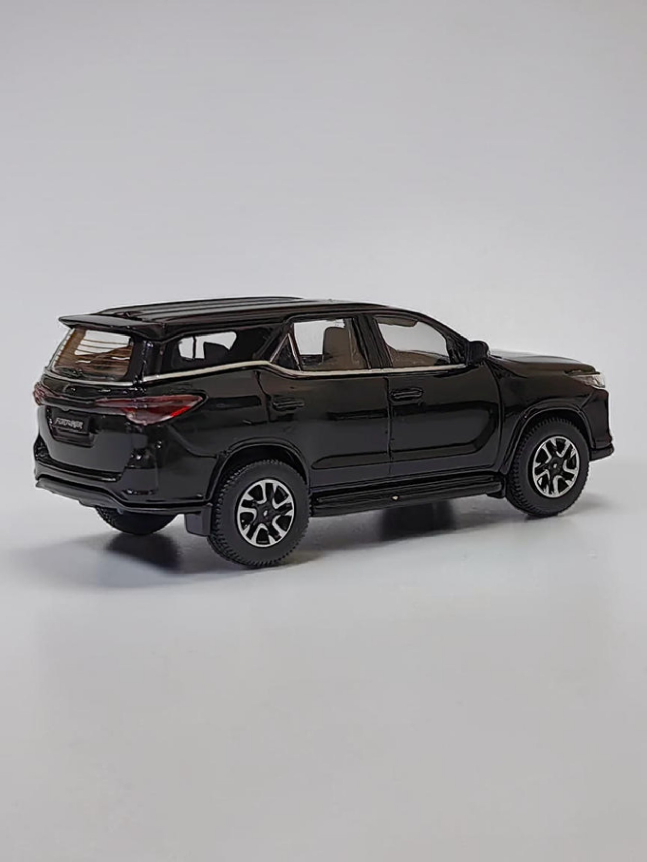 Para64 Toyota Fortuner Attitude Black Imported 1:64 Scale