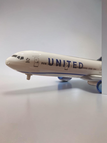 Aircraft 'U N I T E D Boeing N2250U Diecast modal 20cm Scale landing Wheels And Display Stand (No.320) Airplane