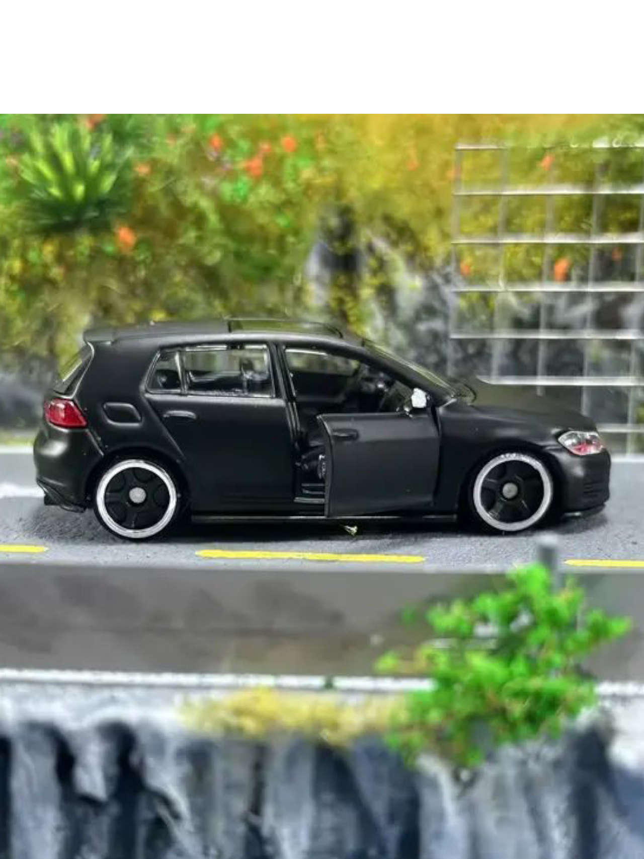 Bburago Sports Car Volkswagen Golf GTI (2017) 1:64 Scale