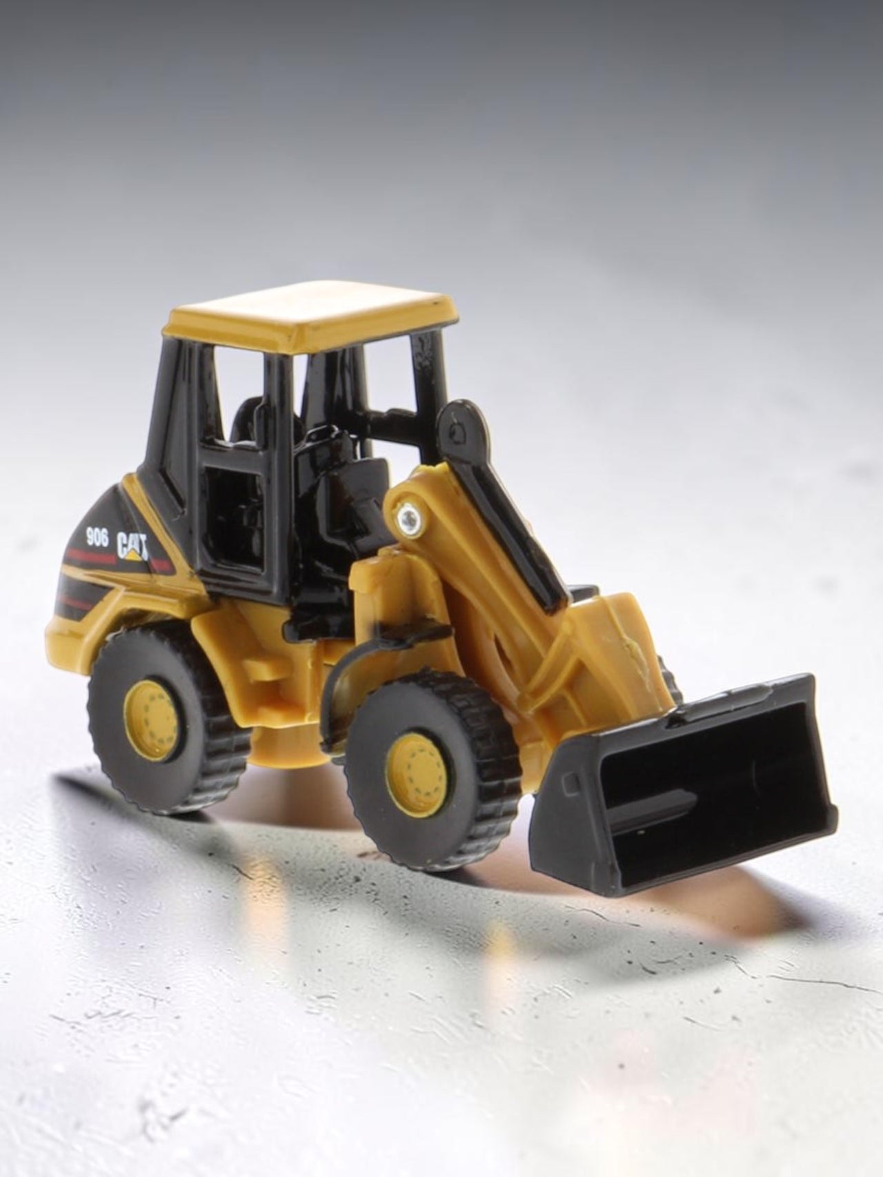 CAT 906 Wheel Loader 1:86 Scale Diecast Construction Model Toy | Premium Miniature Collectible with Display Base