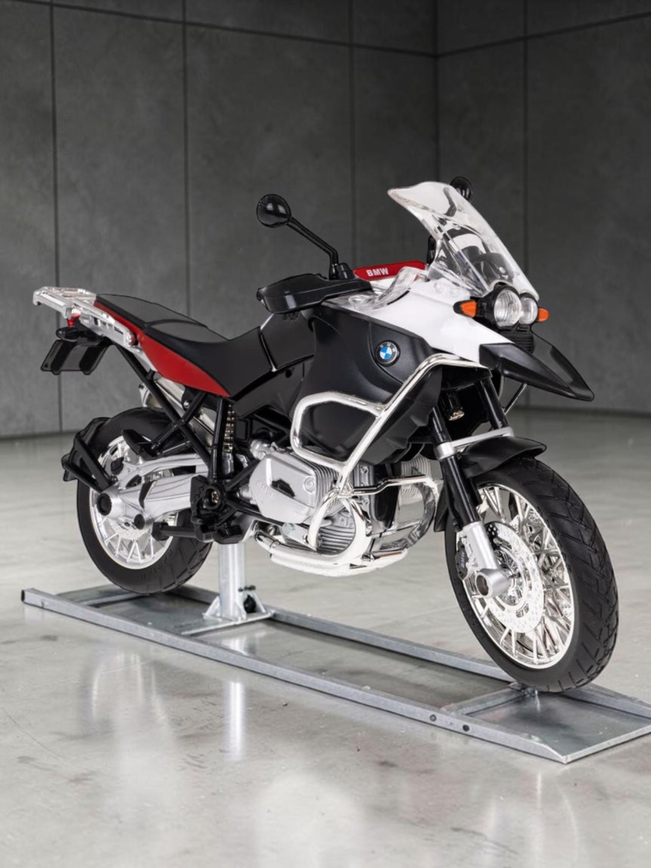 Rastar BMW R 1200 GS Diecast Motorcycle Model – 1/9 Scale Metal & Plastic Adventure Bike Replica(White & Red)