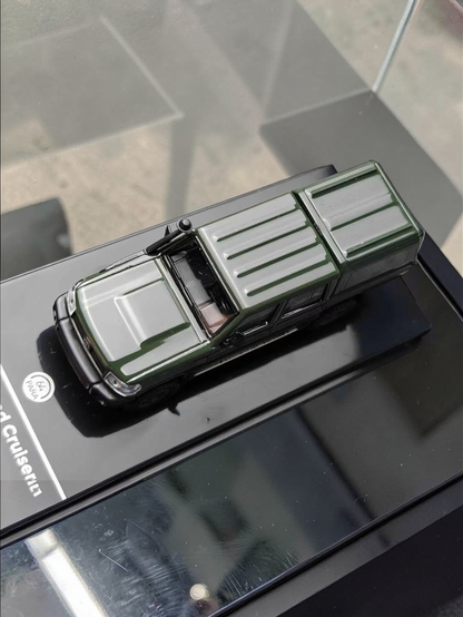 PARA64 2014 Toyota Land Cruiser LC 79 Military Green Diecast Model-1:64 Scale Classic Off-Road Legend