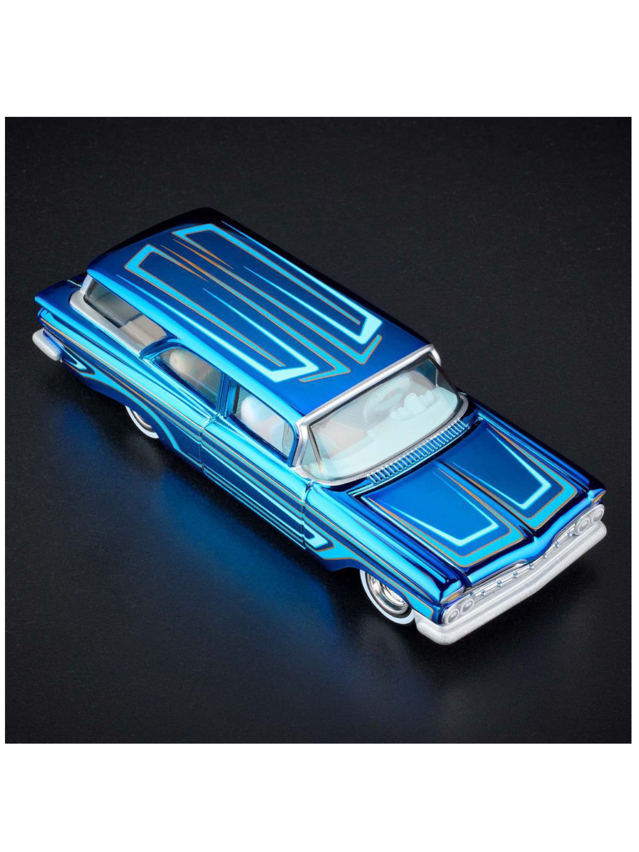 HotWheels Chevrolet 1959 Brookwood RLC 1:64 RLC (With Acrylic Case)
