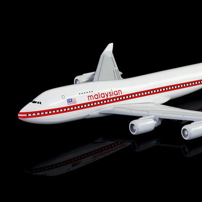 Aircraft Model Boeing 747-4H6 Malaysia Airlines Airplane 16cm (Code 126)