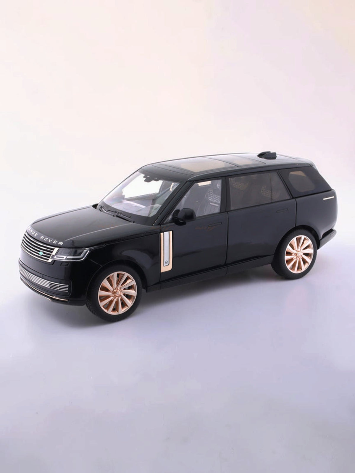 QT TOYS 2022 Land Rover Range Rover SV 1:18 Scale Alloy Die-Cast Model Car | Opening Doors, Lights & Sound, Steering, Suspension & Adjustable Seats