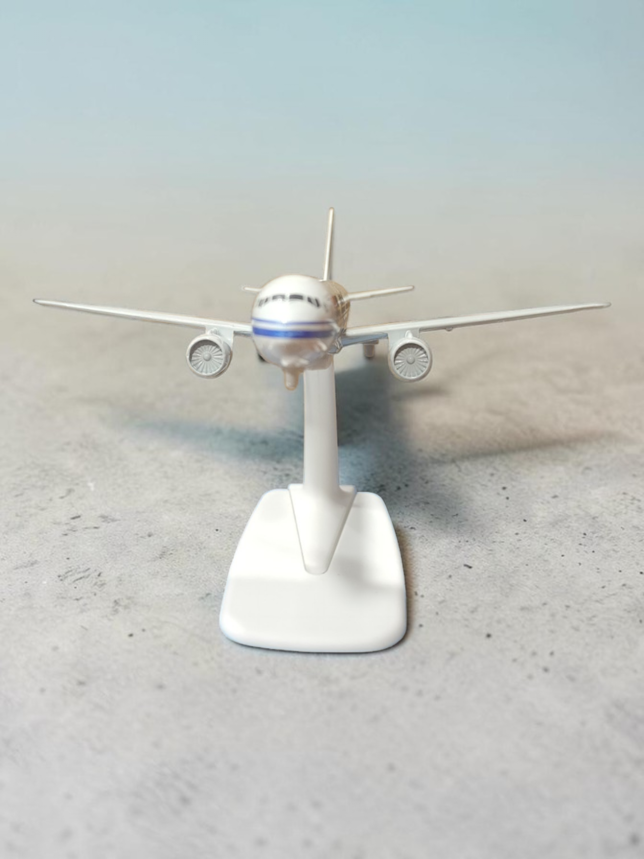 Aircraft Air China Boeing 777-300ER B-2053 Airplane Diecast Metal Display Stand With Landing Wheels 20cm Scale (No.314)