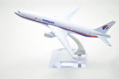 Aircraft Model TANG DYNASTY 16cm B777 Malaysia Airlines Metal Airplane Model ( code 136 )