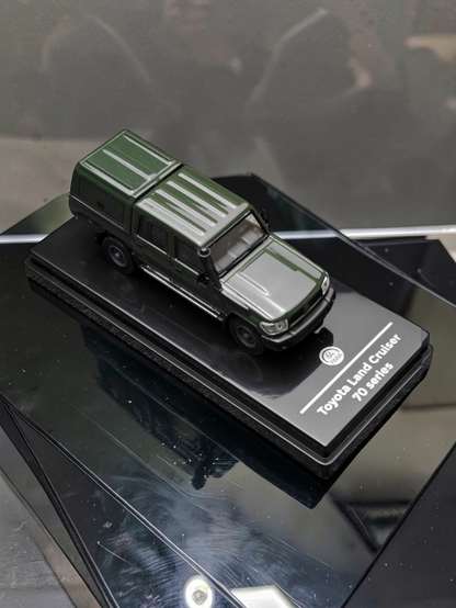 PARA64 2014 Toyota Land Cruiser LC 79 Military Green Diecast Model-1:64 Scale Classic Off-Road Legend