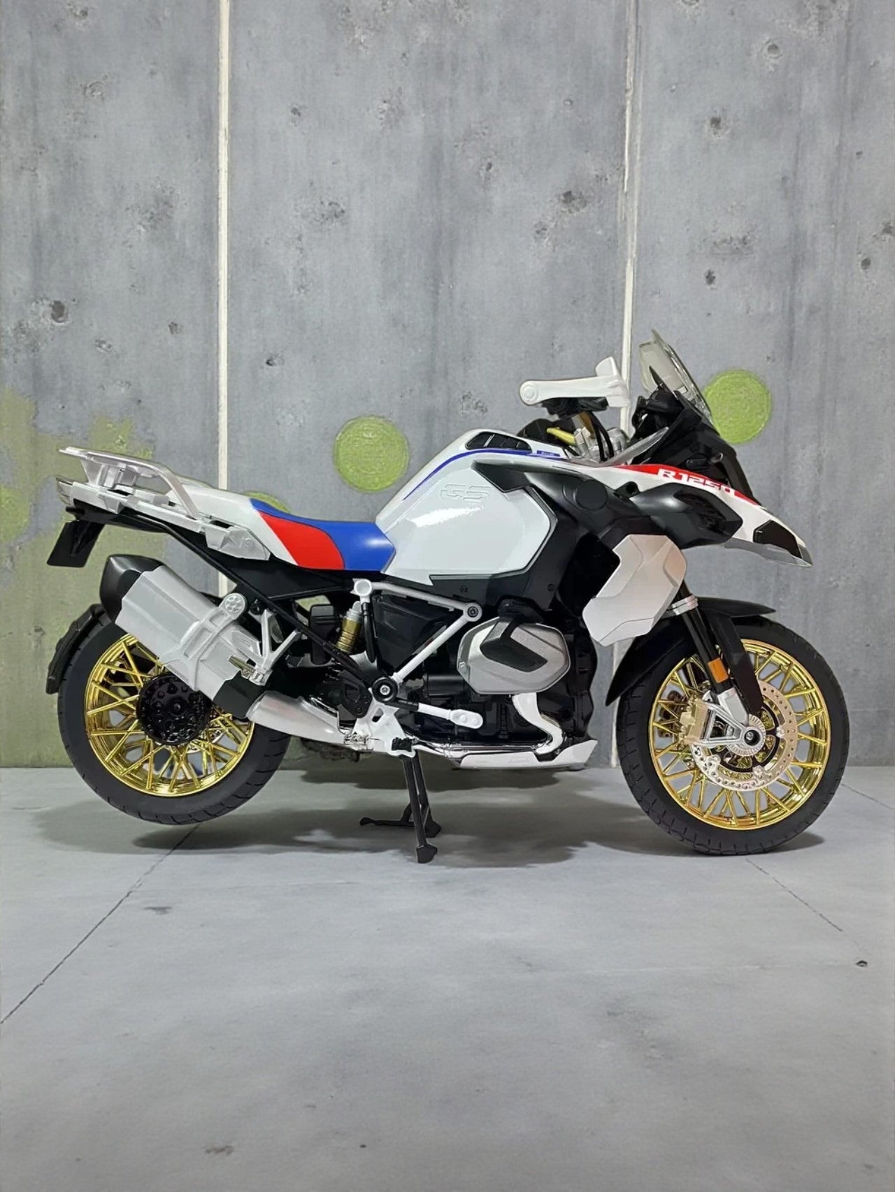 XLG BMW R1250 GS Adventure 1:6 Scale Working Model