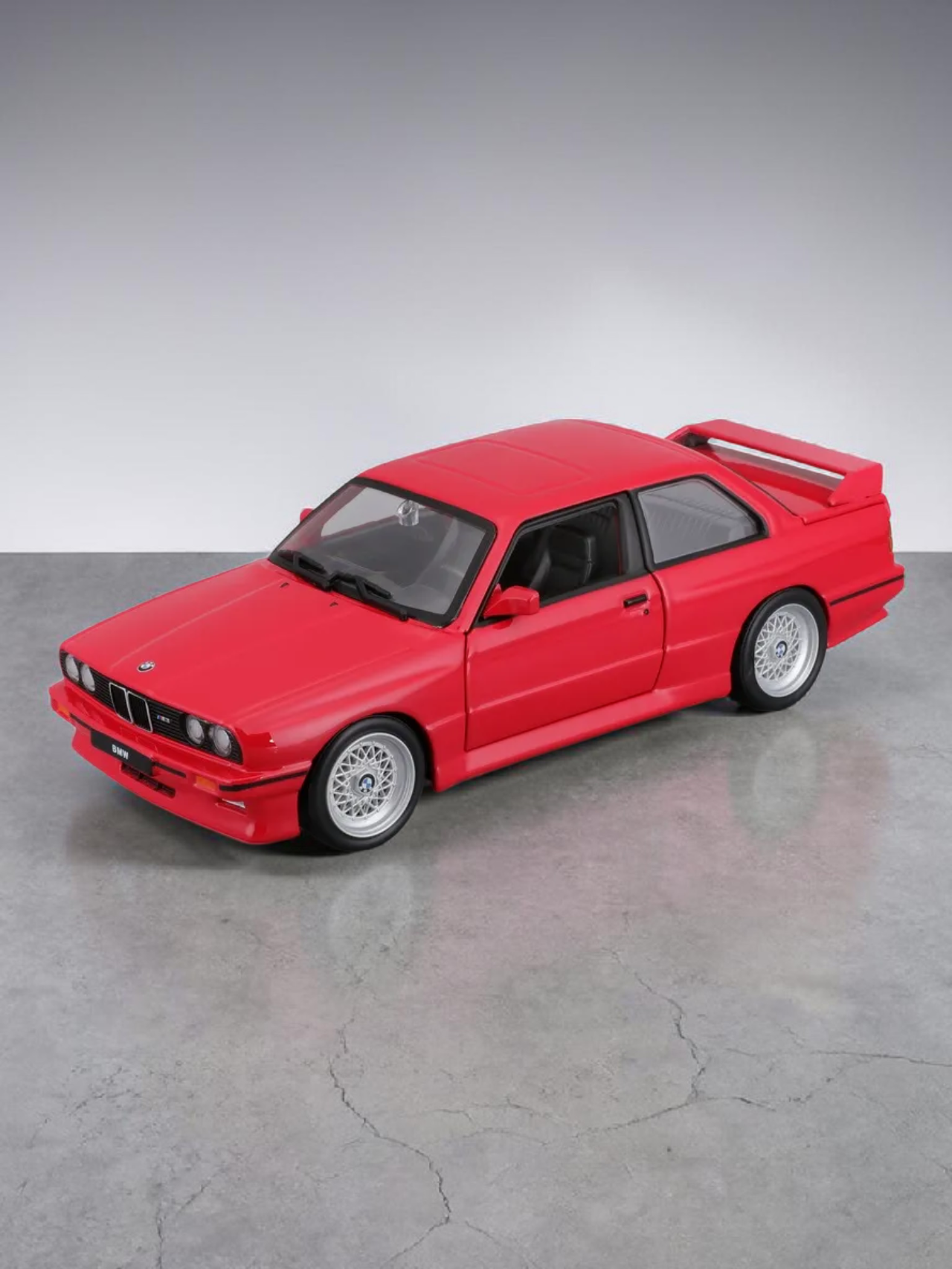 Bburago 1988 BMW 3 Series M3 Important 1:24 Sca