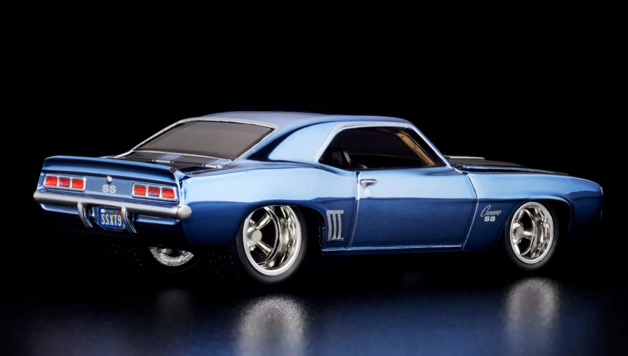 Hotwheels '1969 CHEVY CAMARO SS imported rlc 1:64 Scale (with protector)