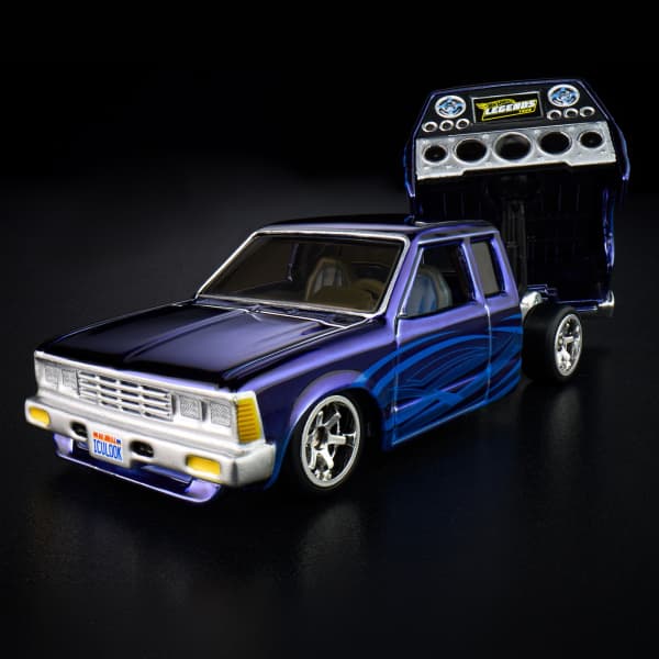 Hotwheels '1986 Nissan 720 King Cab 1:64 Scale | Collector Edition RLC JJY64-9893