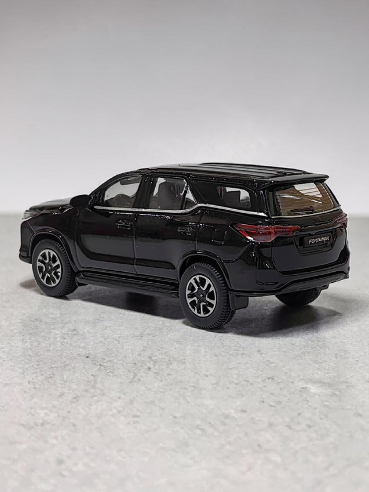 Para64 Toyota Fortuner Attitude Black Imported 1:64 Scale