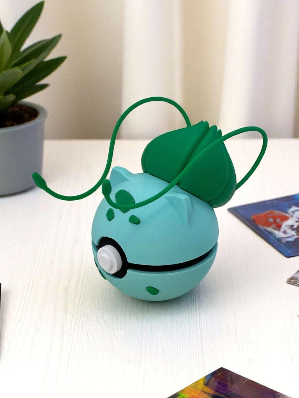 Pokémon pokeball Replica - Premium Collector's Display show piece