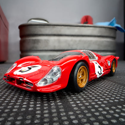 Hot Wheels : La première Ferrari 330 P4 en Elite 64