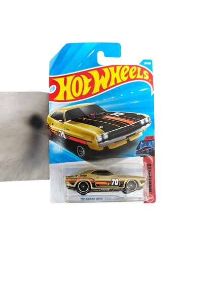 Hotwheels '70 Dodge hemi challenger imported mainline 1:64 Scale