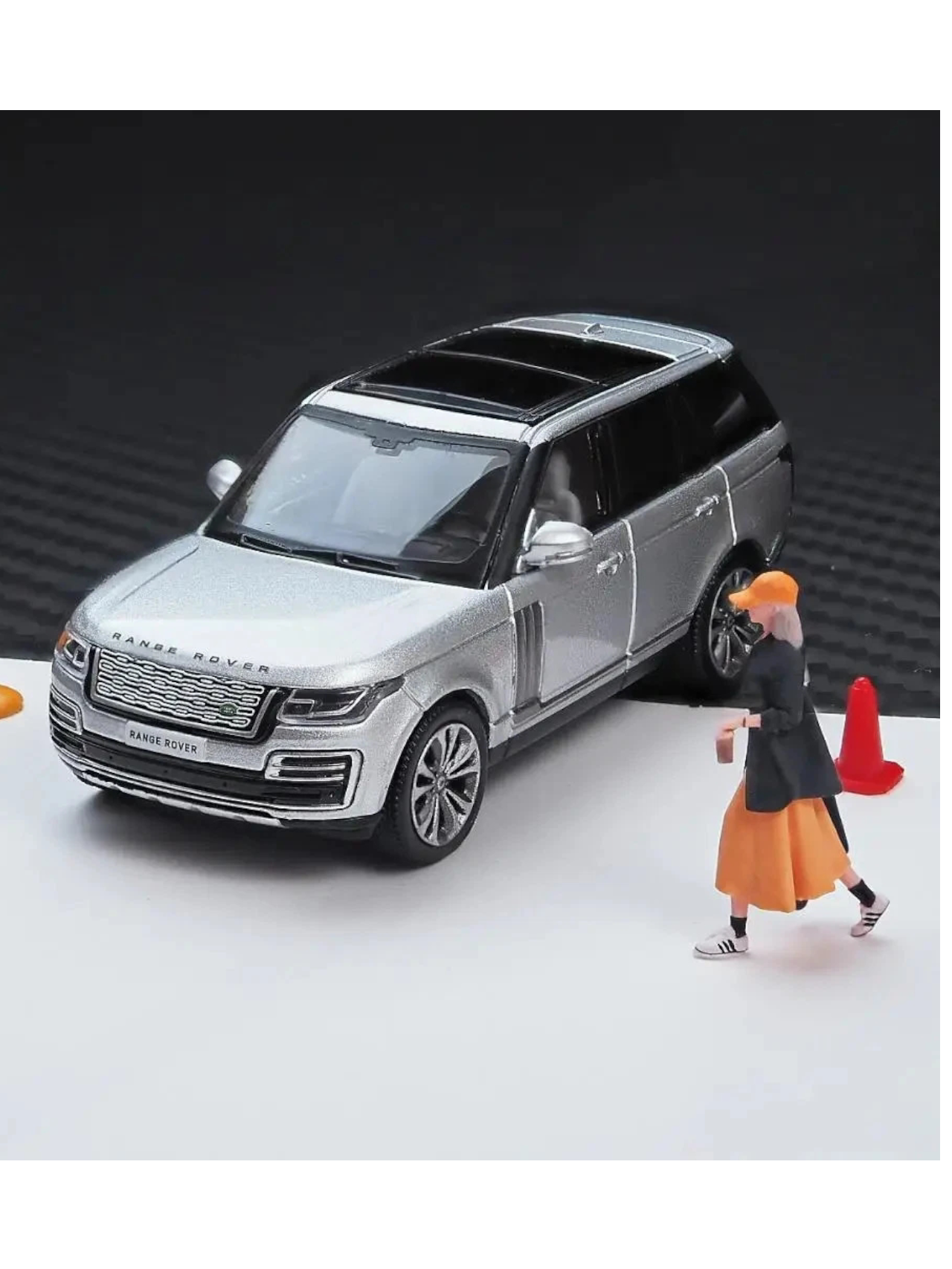 Masdi 2020 Land Rover Range Rover 1:64 Scale Diecast