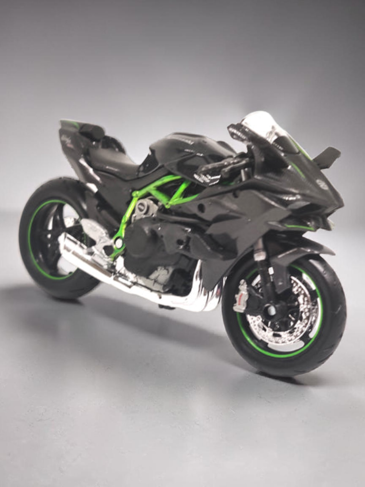Maisto Kawasaki Ninja H2 R Imported 1:18 Scale