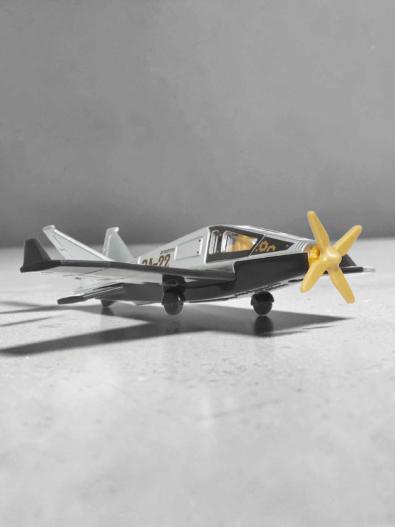 Matchbox Sky Busters Jet Fueler CA-22 Imported 2:32 Scale Airplane
